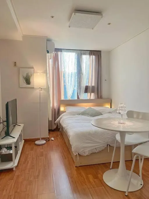 Hue House - 3Mins To Yeoksam Station Apartment Seoul 0*,  South Korea