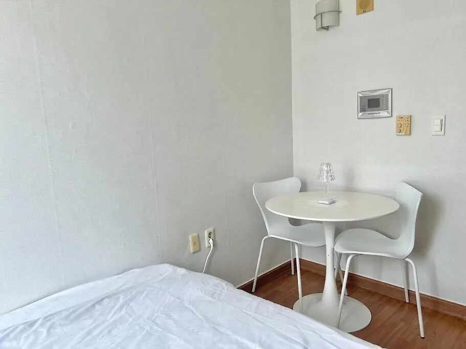 Hue House - 3Mins To Yeoksam Station Apartment Seoul 0*,