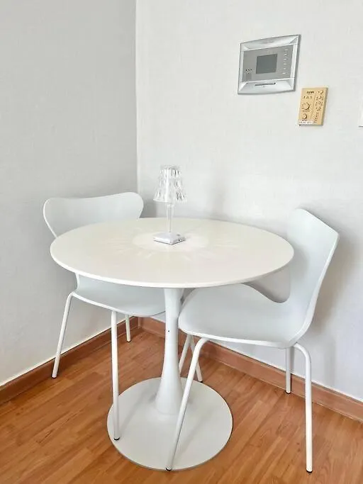 Hue House - 3Mins To Yeoksam Station Apartment Seoul